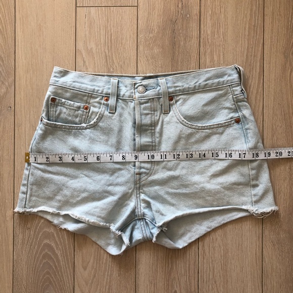 Levi’s 501 Jean Shorts in Light Blue Size 27 - Picture 10 of 11